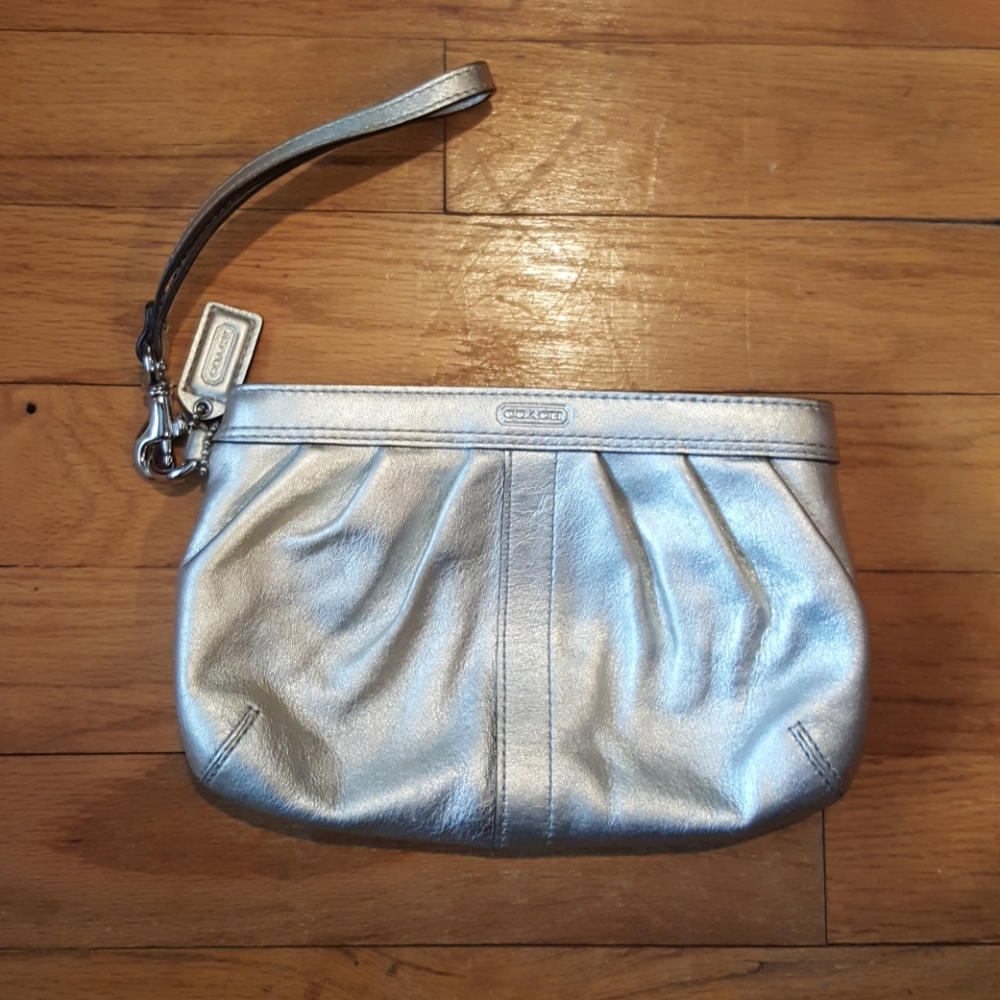 EUC Coach leather wristlet